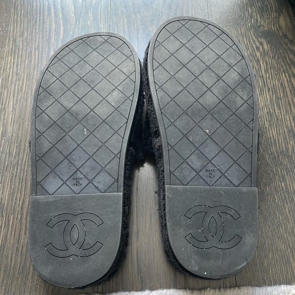 Chanel Slides - Worn Once - 2021 Collection - Size 37 - Picture 3 of 3
